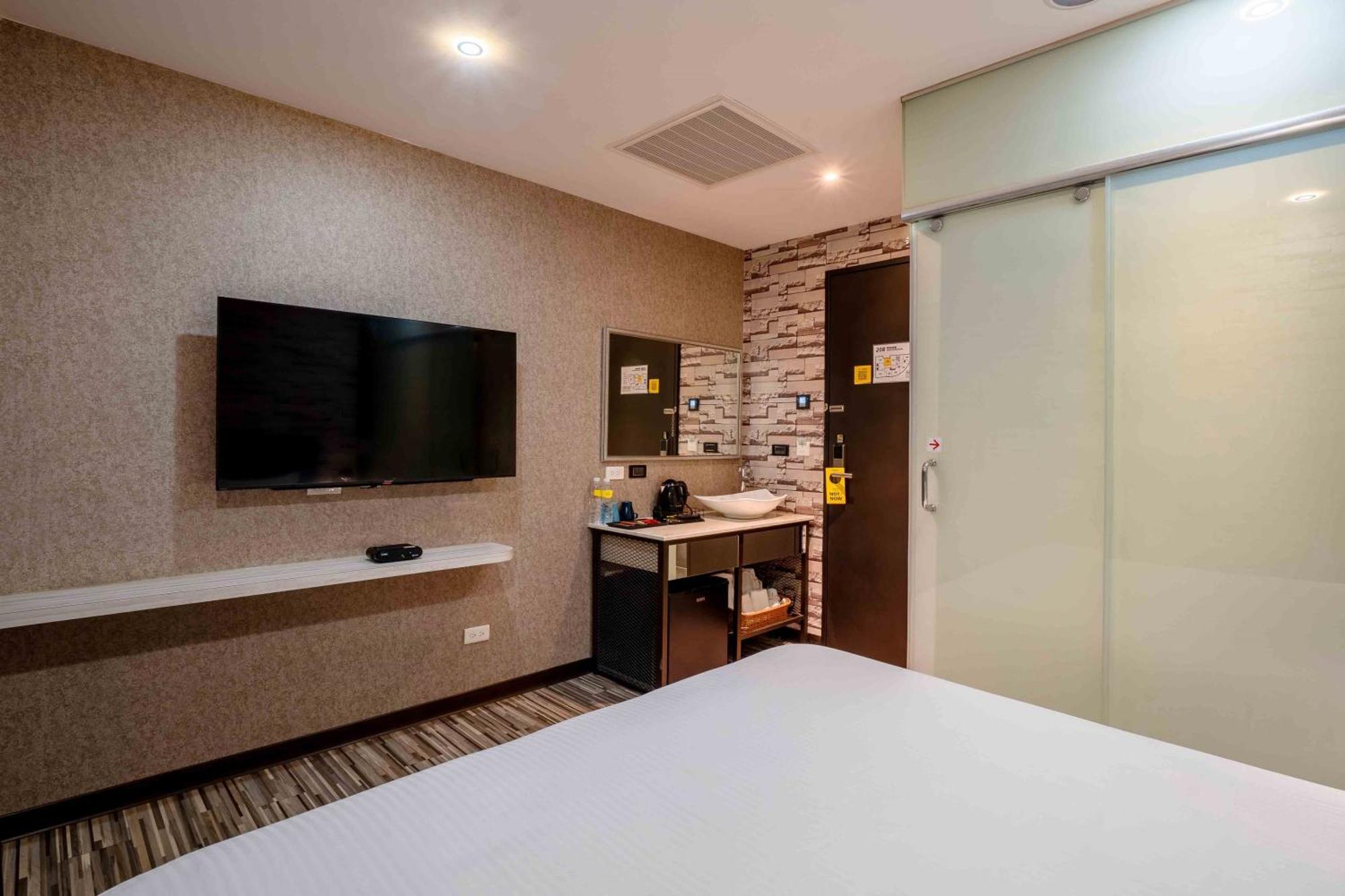 Check Inn Taichung Ziyou エクステリア 写真